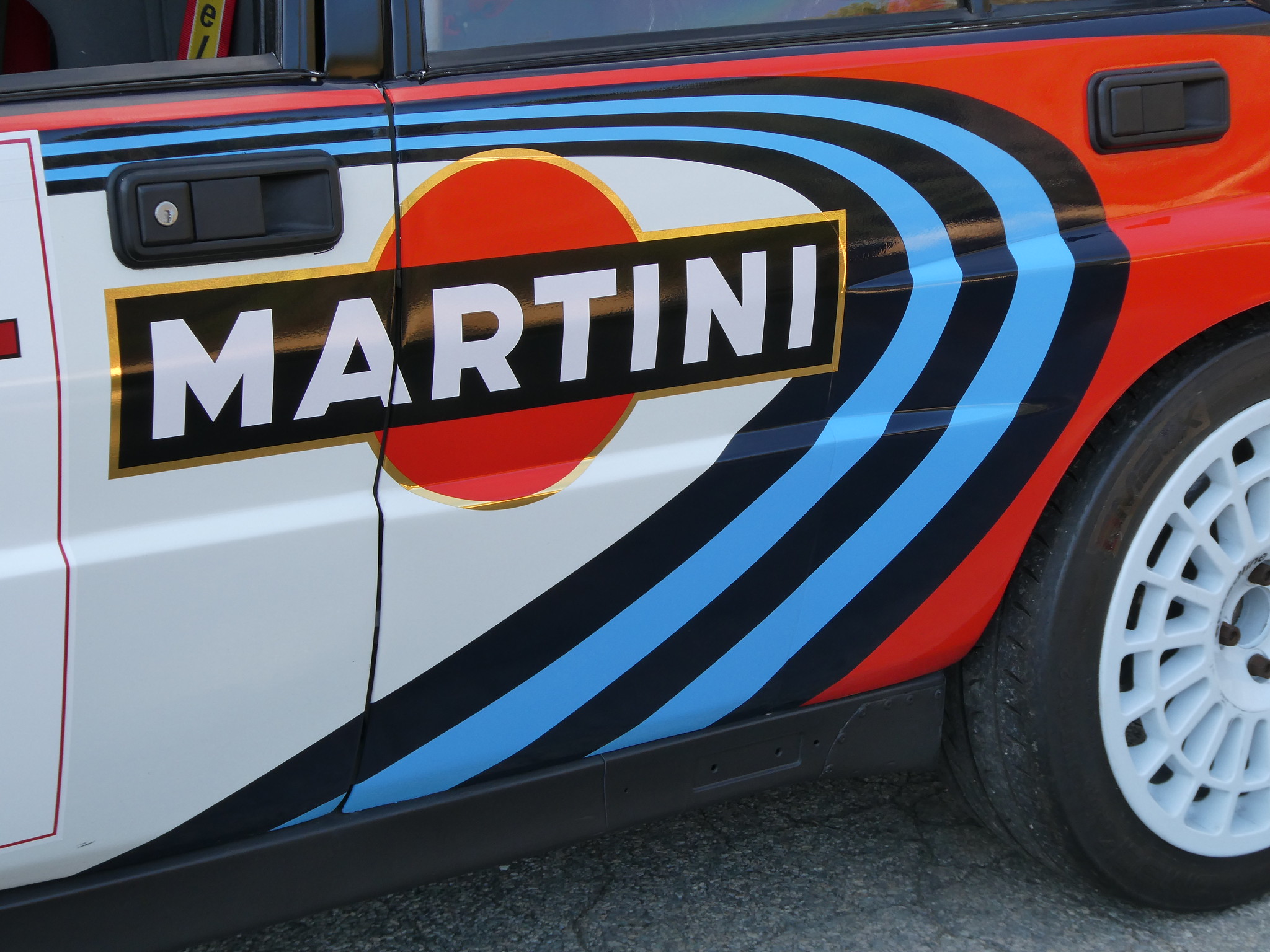 Martini racing: quattro strisce colorate e una delle più grandi lezioni di branding mai partorite